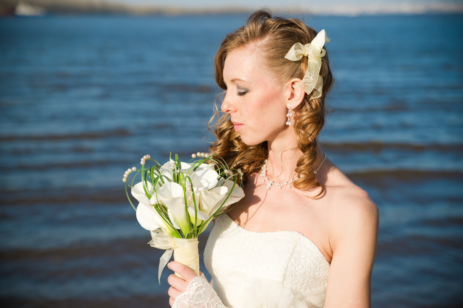 How to Keep Your Hairstyle in Place at the Beach